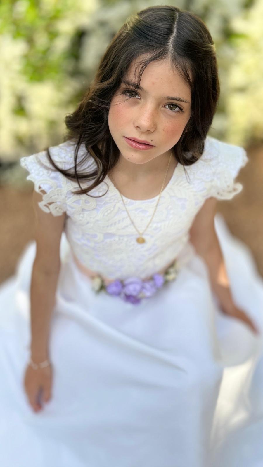 Niñas con vestidos de comunión